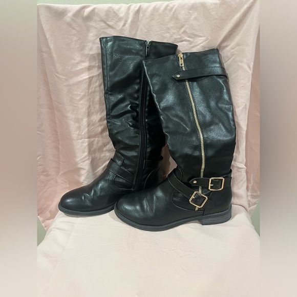Forever Brand Black Boots - Picture 1 of 5